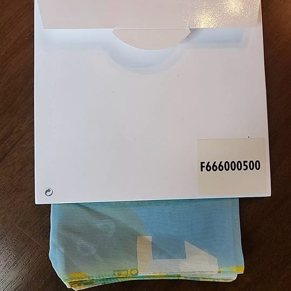 Dior Colorful Scarf with Dior envelope. - Picture 4 of 6